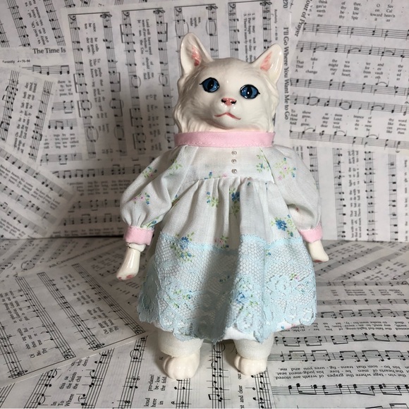 Small White Ceramic Anthropomorphic CAT Cloth Body Dress & Pataloons Cottagecore - Picture 10 of 10